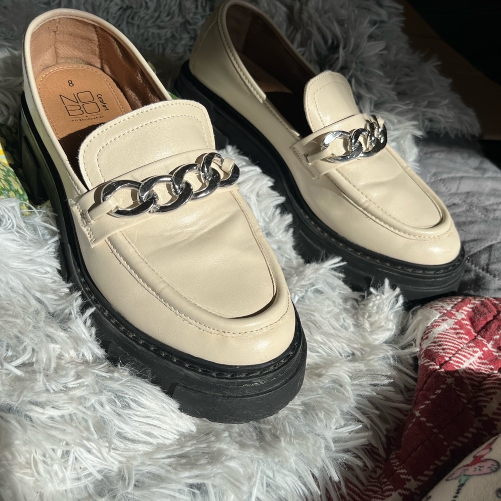 No Boundaries Cream Loafers with Chain Accent - Picture 3 of 11